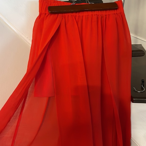 Red wide legged pants - Picture 2 of 3